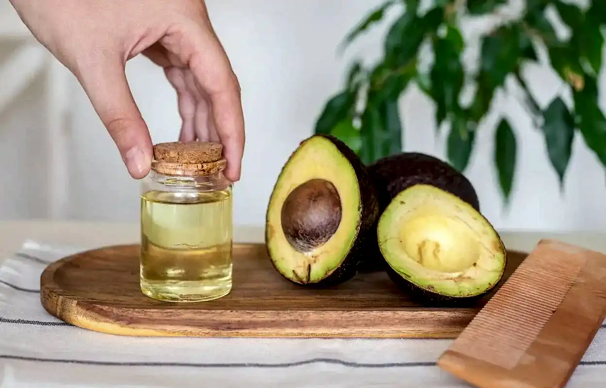 Evde Nemlendirici El Maskesi: Avokado ve Zeytinyağı