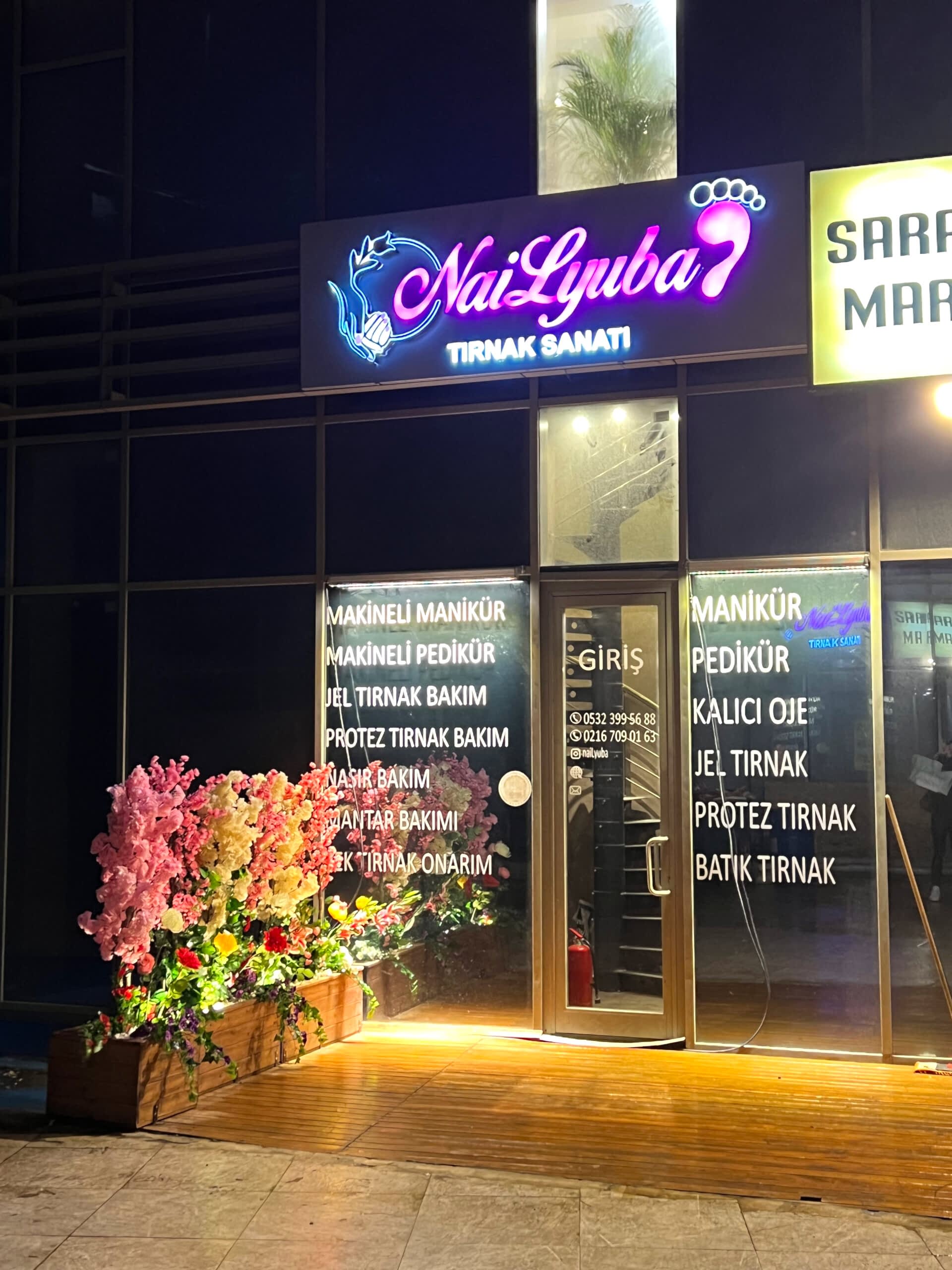 Ataşehir Nail Salon: Tırnak Bakımına Giden Kapsamlı Yol