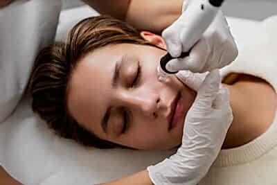 Ataşehir'de hydrofacial cilt bakımı hizmeti nailyuba
